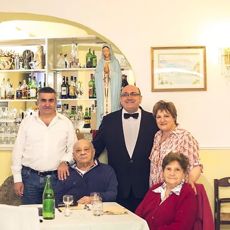 Carlo Magno Ξενοδοχείο